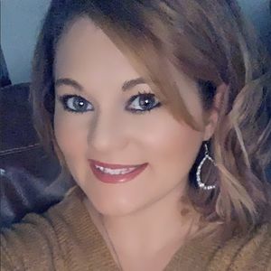 Meet your Posher, Holly